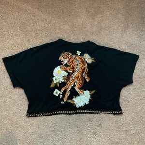Cropped tiger shirt